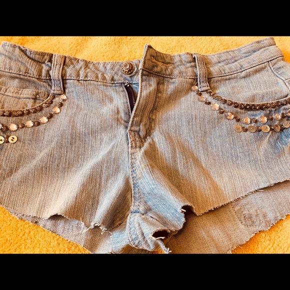 Denim shorts. - Picture 4 of 5